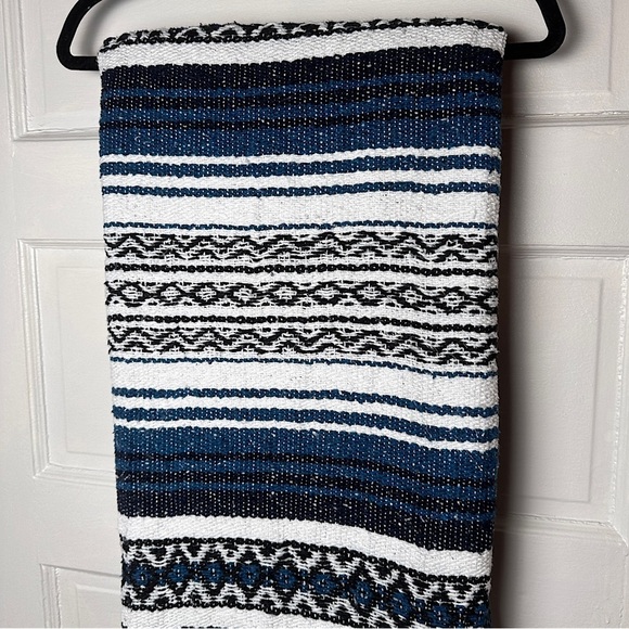 NWT Earth Ragz Southwestern Mexican Striped Falsa Throw Blanket Blue White Black - Picture 8 of 11